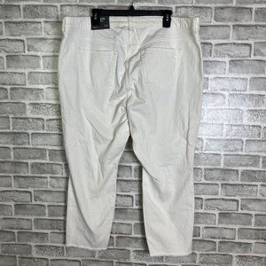 Torrid Classic White Denim High Waisted Straight Leg Distressed Holes NWT Sz 20R